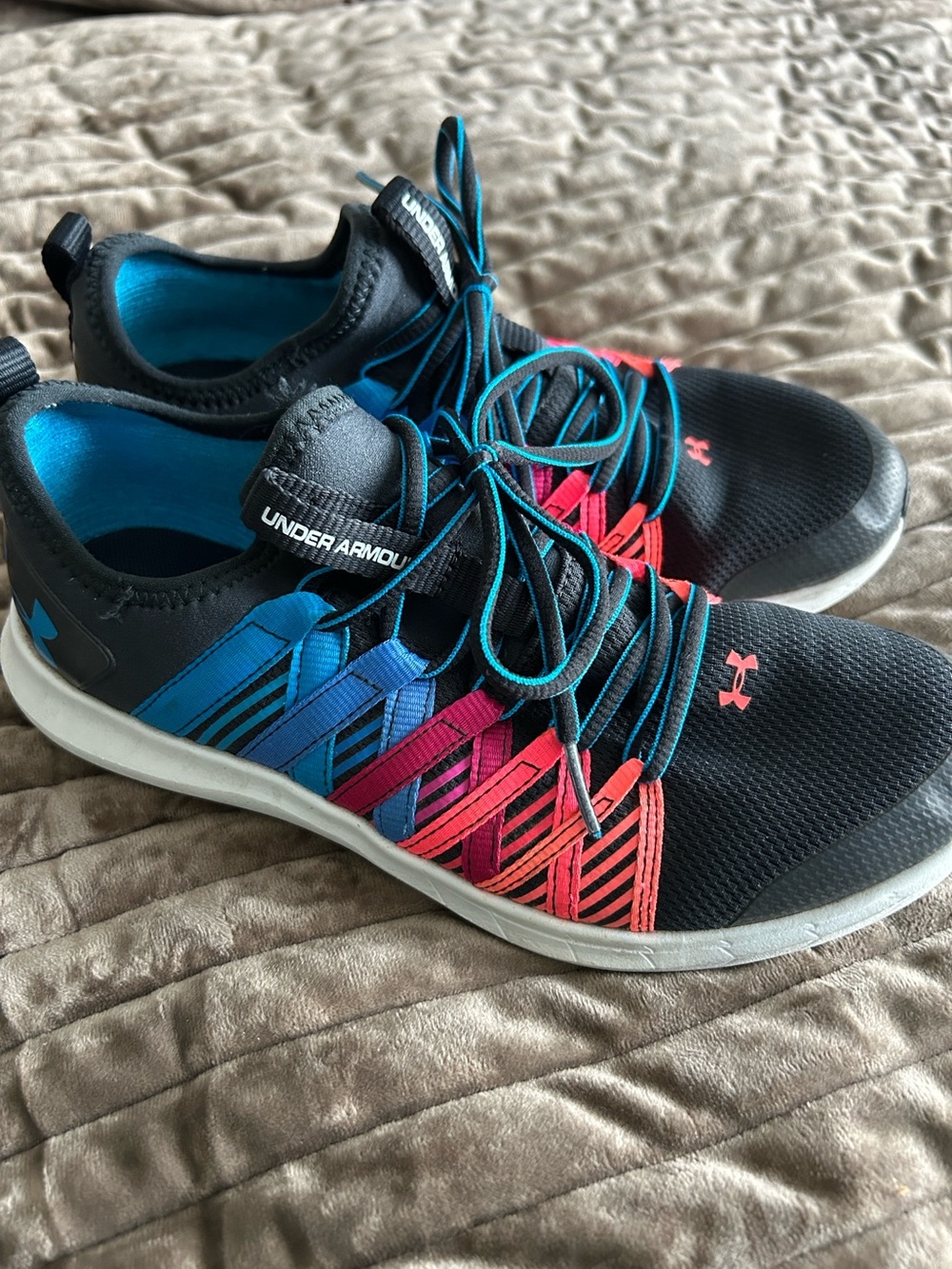 Under Armour Kids Black Sneakers.  Fits a woman’s size 7! 👟